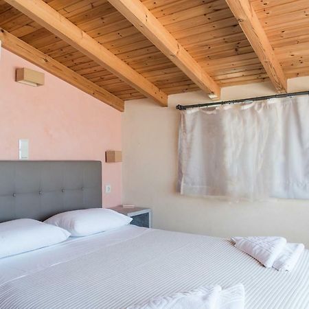 Pantanassa Villa Thalia Agia Marina Екстериор снимка