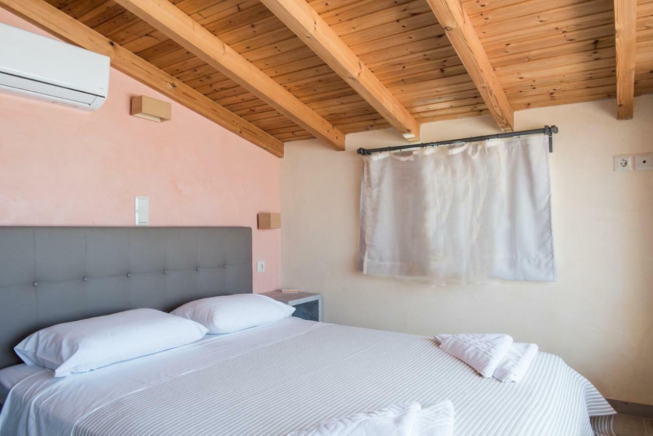 Pantanassa Villa Thalia Agia Marina Екстериор снимка
