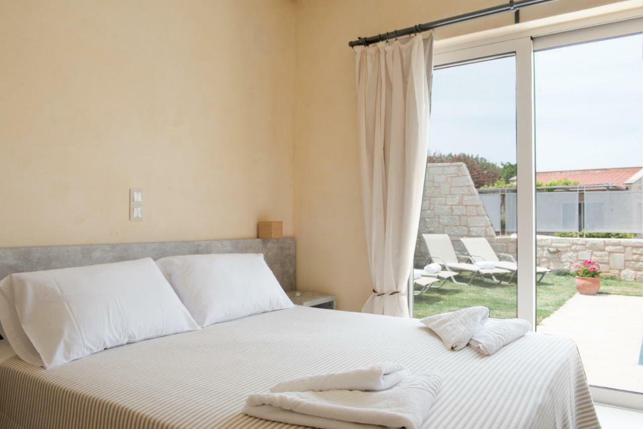 Pantanassa Villa Thalia Agia Marina Екстериор снимка
